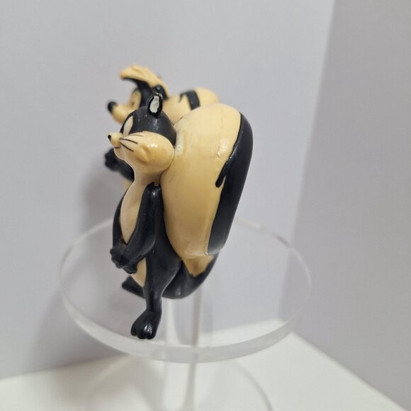 Pepé Le Pew & Penelope Figure Heart-Shaped Romantic  1985 - Picture 8 of 15